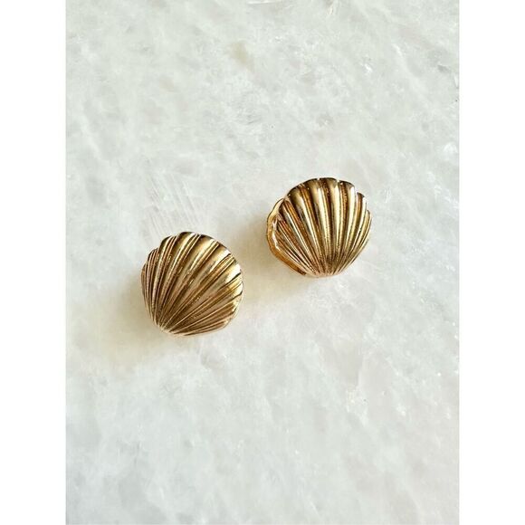 Gold clam seashell front and back earrings - Picture 1 of 2